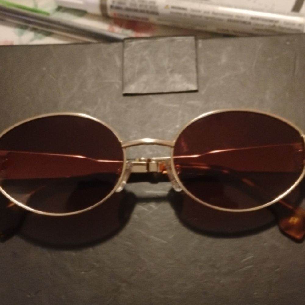 Elegant Gold and Brown Sunglasses